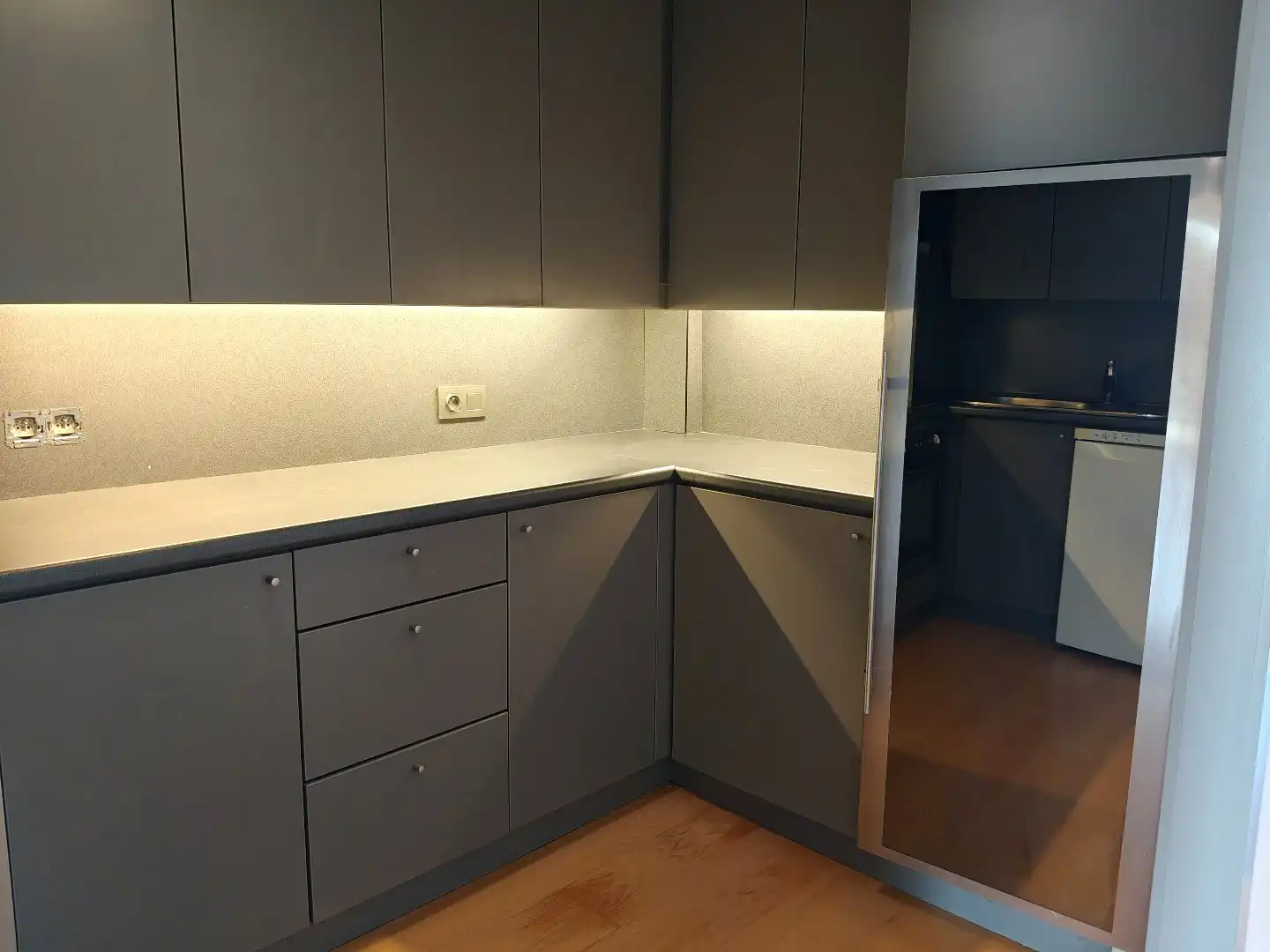 Lichtrijk appartement met panoramisch zeezicht aan de kust foto 5