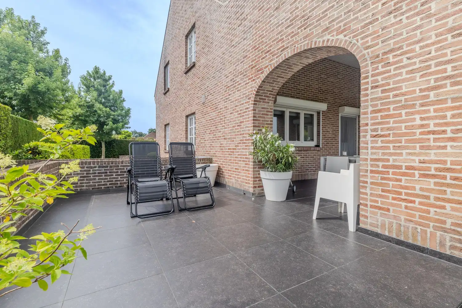 Verzorgde, instapklare woning met 3 slaapkamers én 2 badkamers in het gezellige Mopertingen, Bilzen-Hoeselt. foto 30