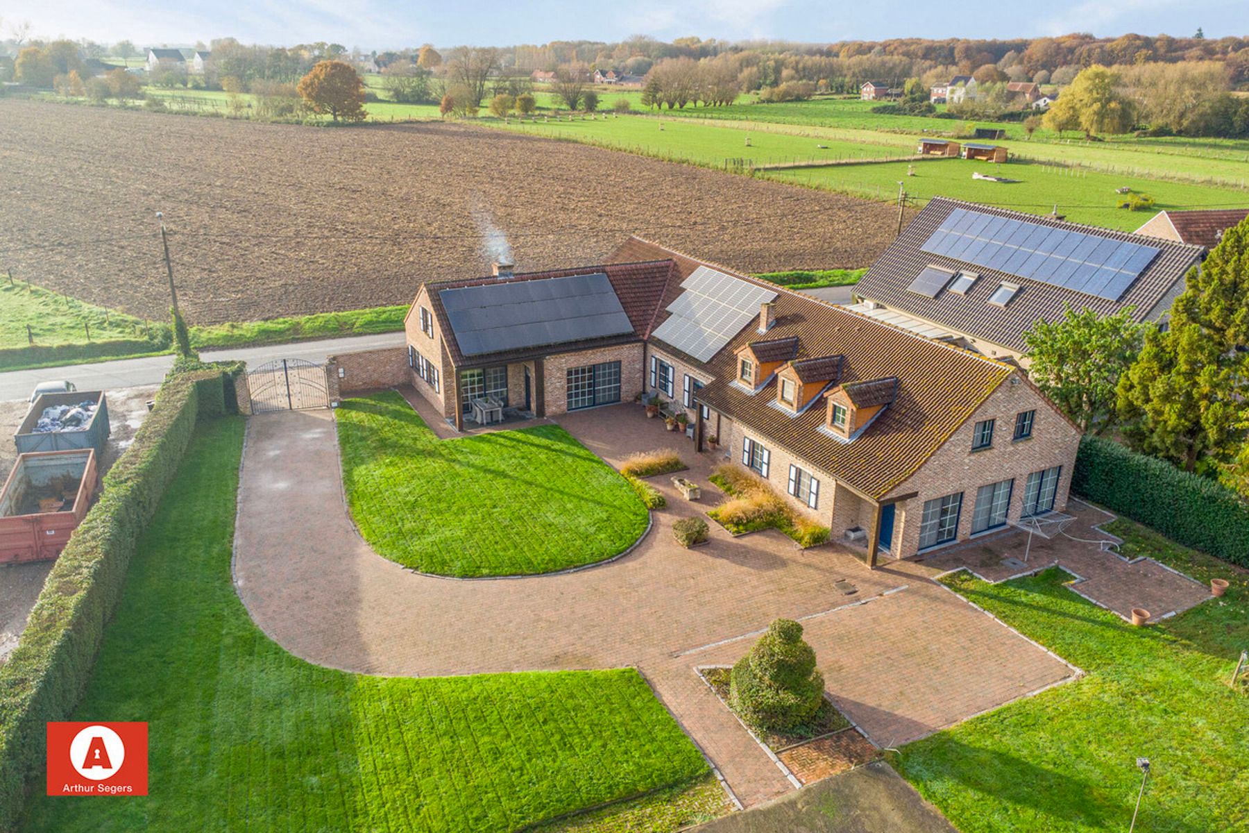 Unieke energiezuinige hoeve met 5 à 6 slaapkamers en weiland foto 3