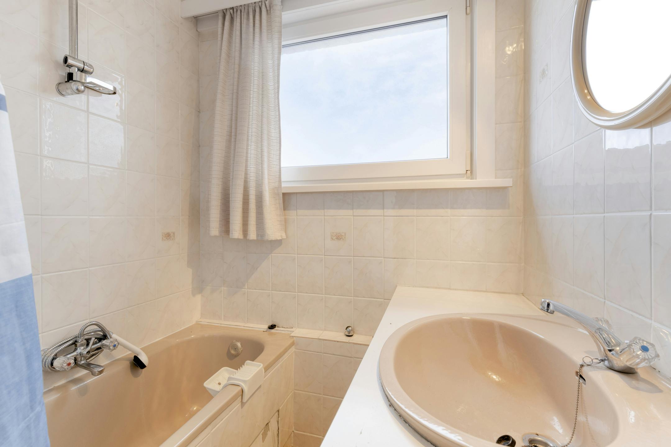 Woning met 3 slaapkamers, garage en tuin te koop. foto 8