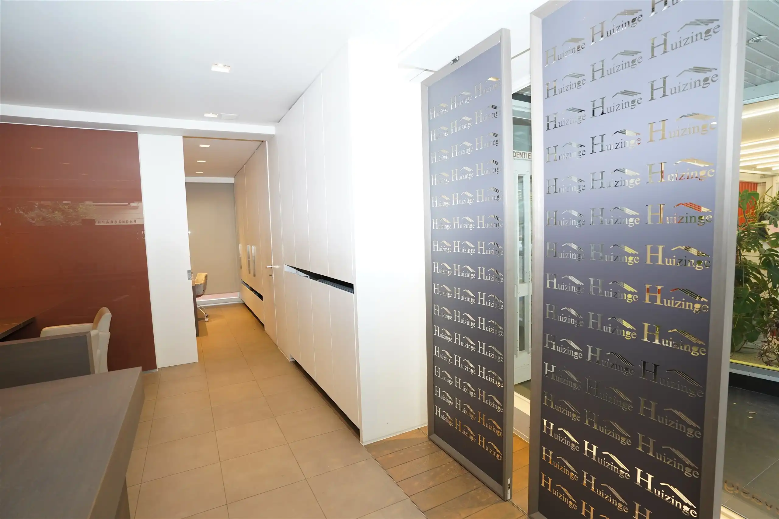 Instapklaar bureel tussen Grote Markt & Conservatoriumplein foto 7