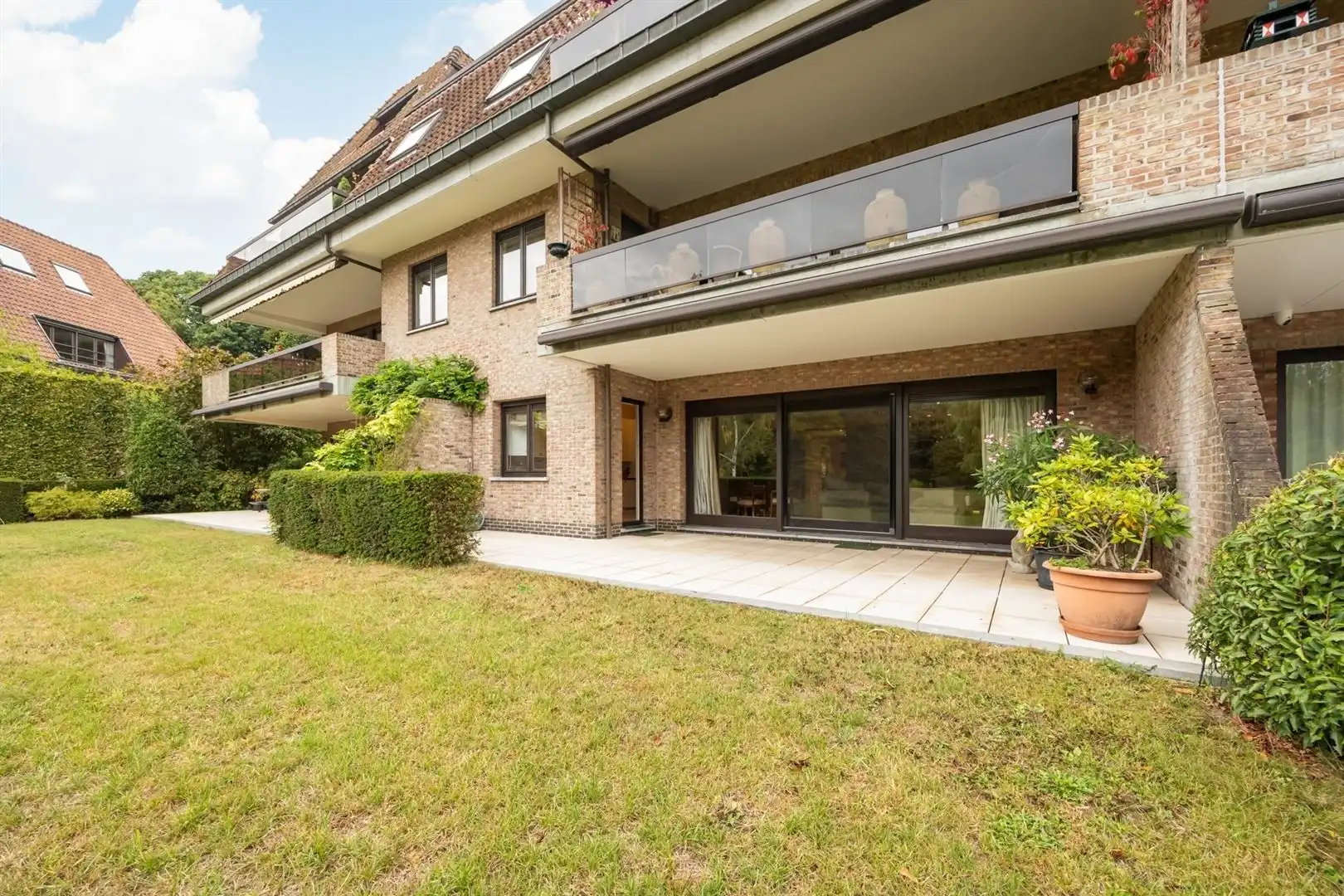 Exclusief gelijkvloersappartement met terrassen in villapark De List foto {{pictureIndex}}