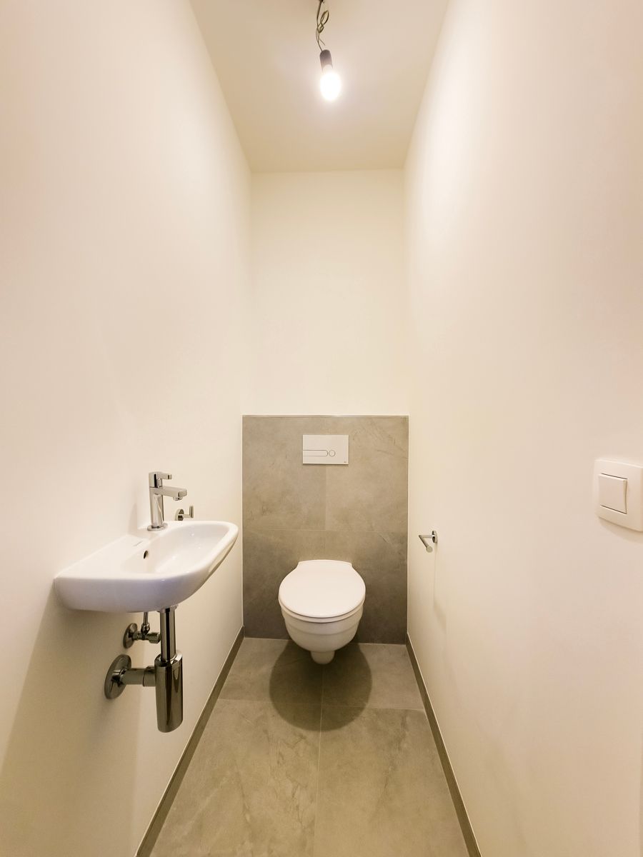 Rustig en comfortabel 2slpk appt. met zicht op park  foto 22