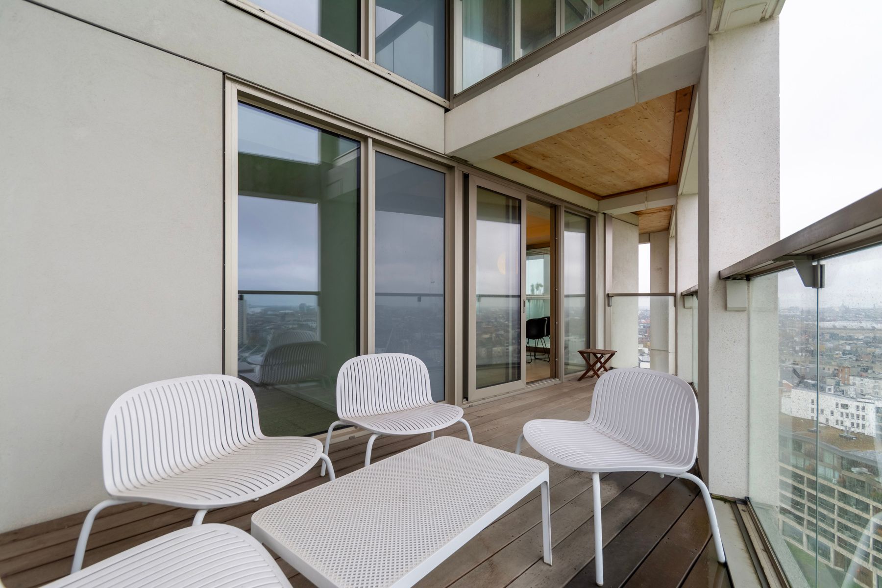 Lichtrijk 2 slpk app. met groot terras en zicht op park foto 8