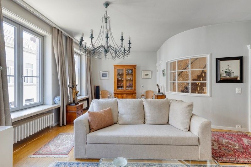 Uniek, karaktervol herenhuis met 5 slaapkamers én aparte garage in hartje Temse TE KOOP! foto 6
