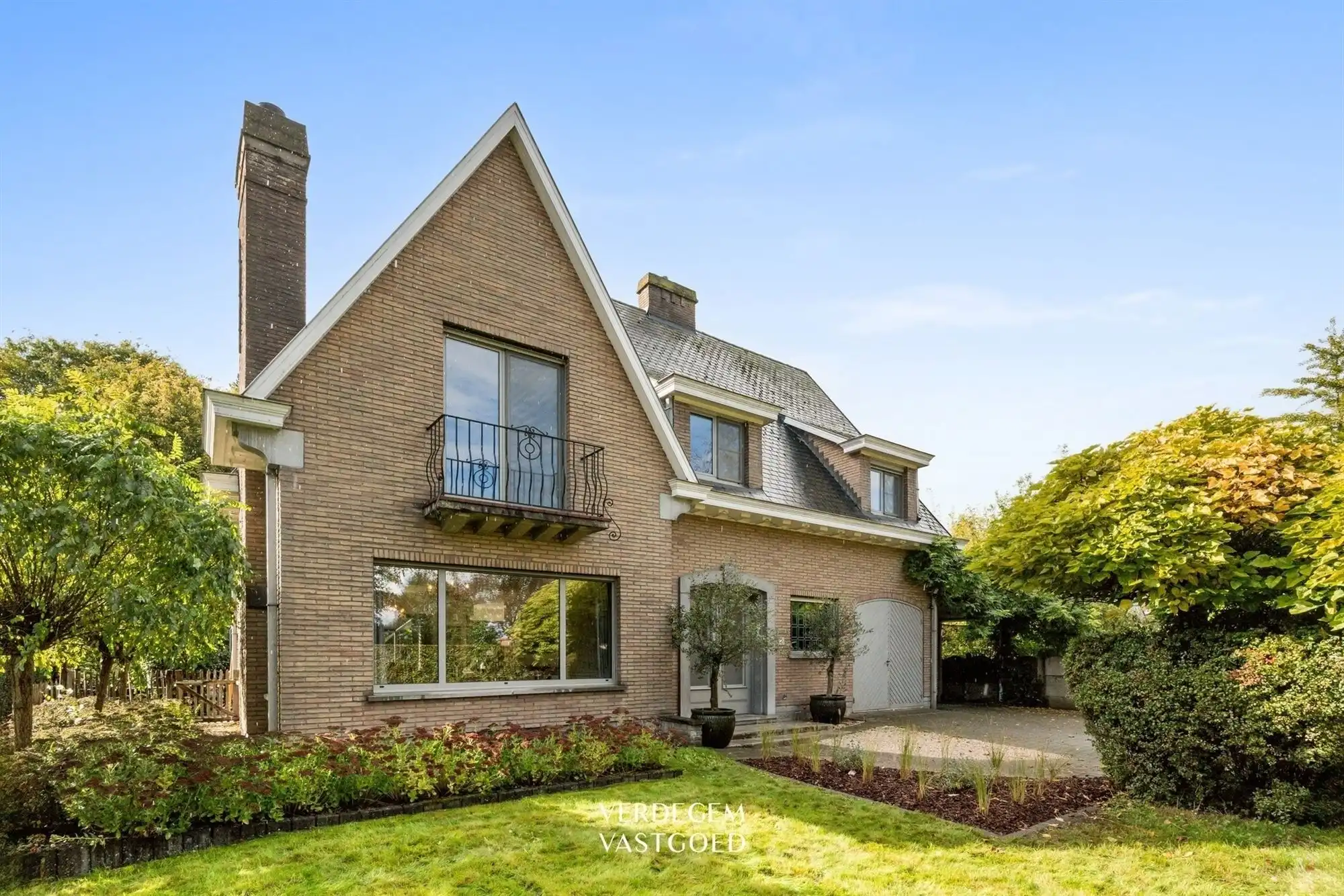 Prachtige villa met 5 slaapkamers en heerlijke tuin foto {{pictureIndex}}