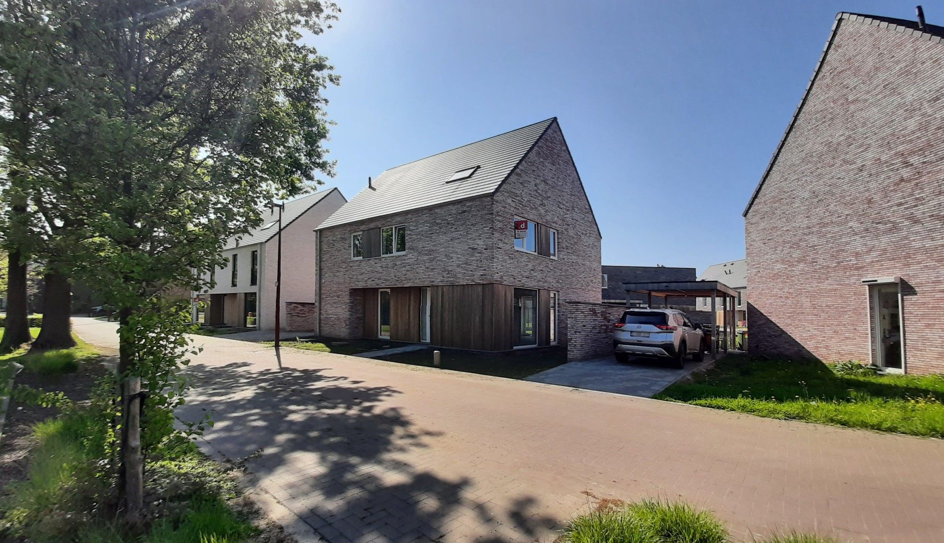 Ruime open bebouwing met 3 slpk's & zon gerichte tuin				 foto 3