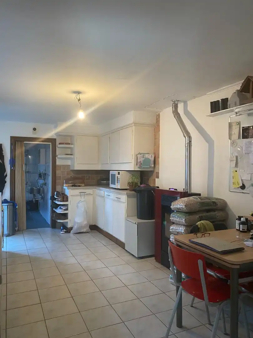 Centraal gelegen te renoveren woning met ruime garage en achterliggende tuin foto 4