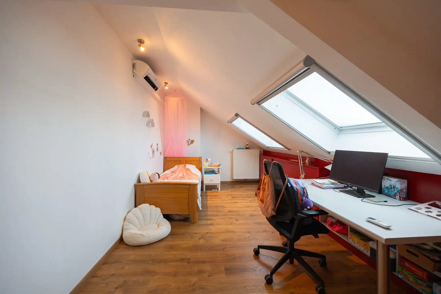 Ruime gezinswoning met 4 slaapkamers op perceel van 528 m² foto 20