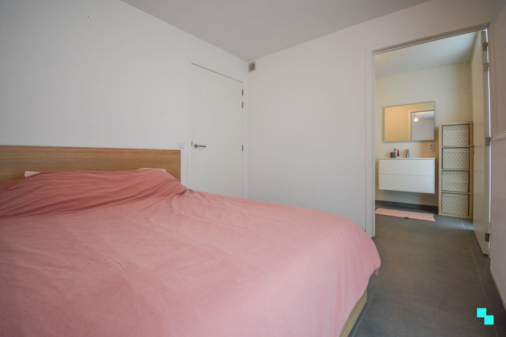 Aantrekkelijk appartement pal in het centrum van Hooglede foto 18