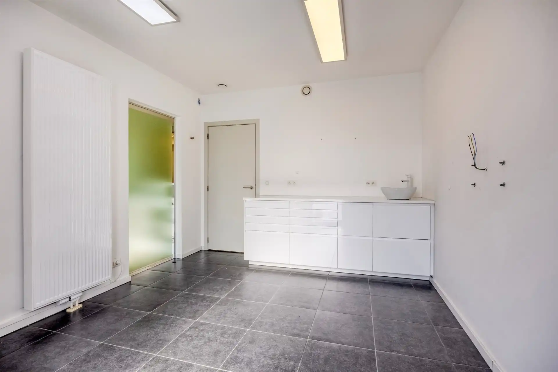 Praktijk/kantoor ih centrum met veel parkeermogelijkheden  foto 9