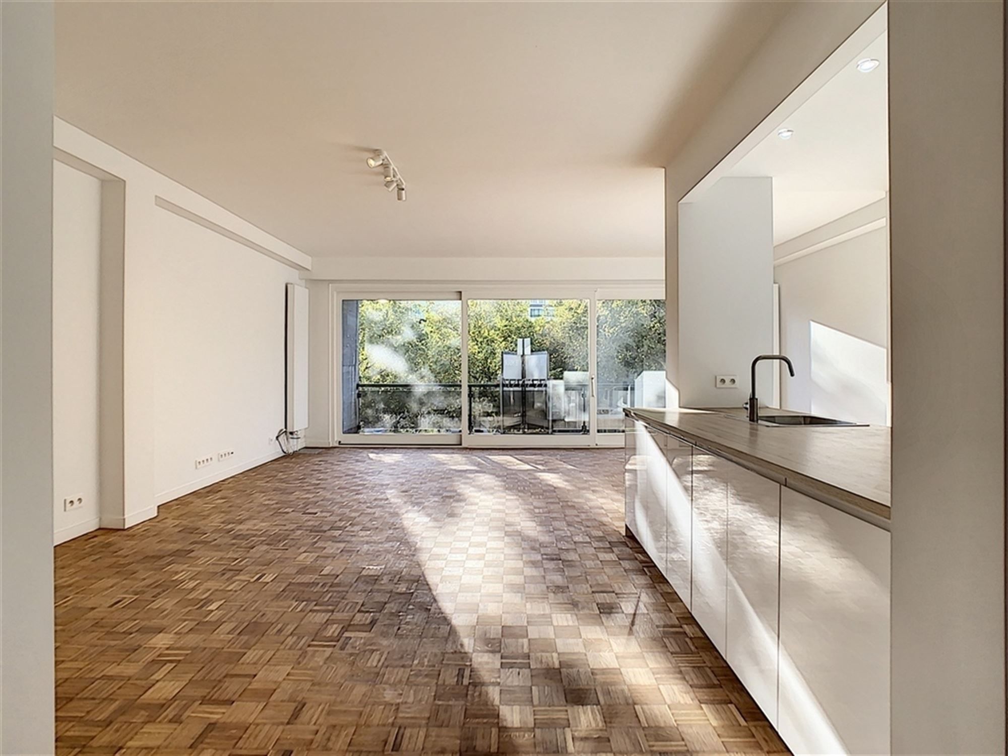 Ruim 2 slk appartement met parking op toplocatie! foto 2