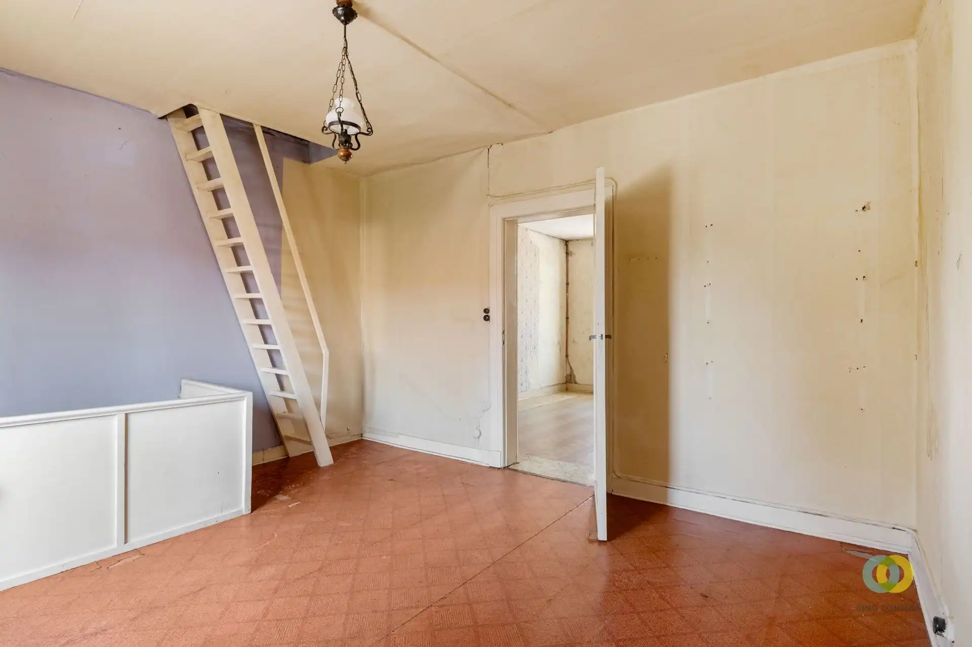 Woning met veel renovatie potentieel  foto 9
