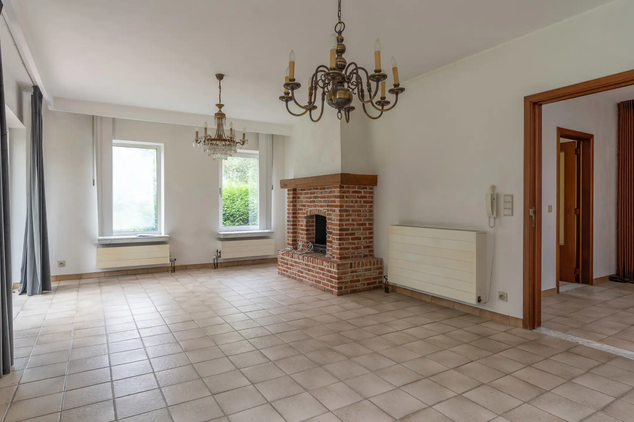 Ruime laagbouw met 3-4 slpk én praktijk en grote garage foto 18