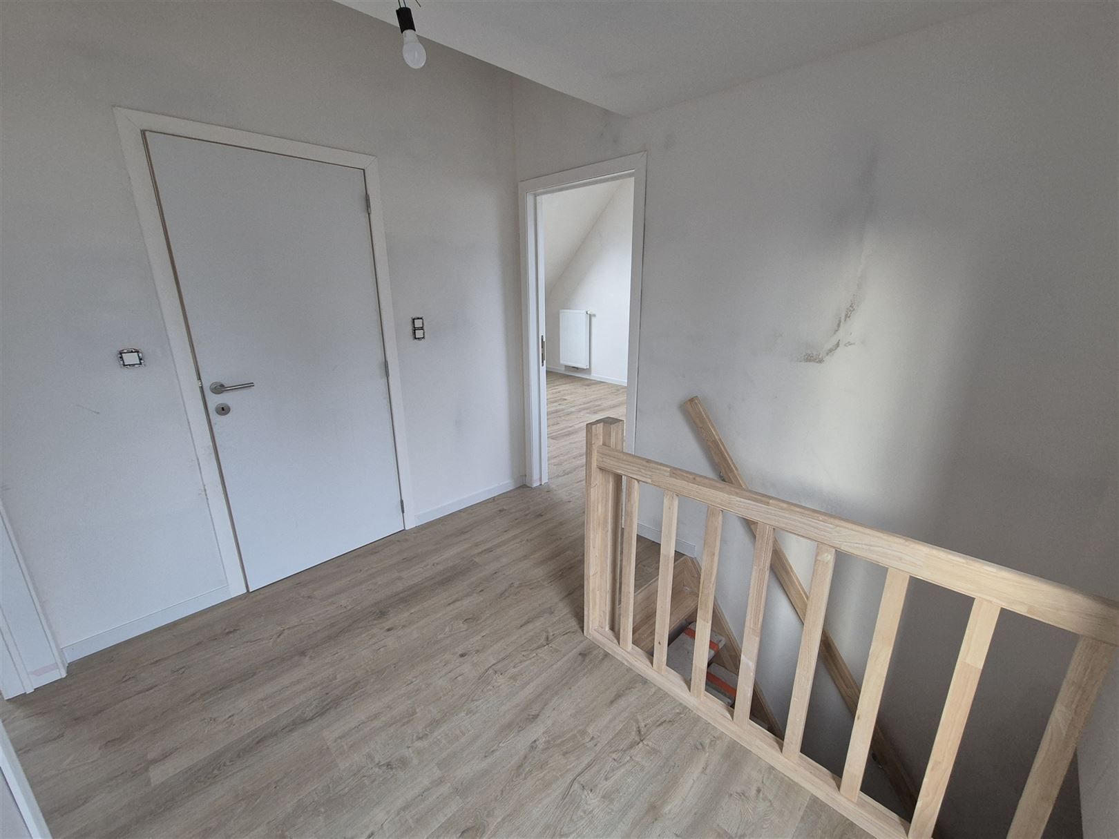 Volledig gerenoveerde, rustig gelegen woning met 4 slaapkamers. foto 12