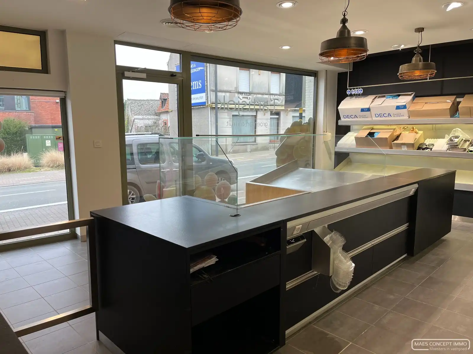 Centraal gelegen handelspand te huur in Anzegem langs drukke invalsweg foto 5