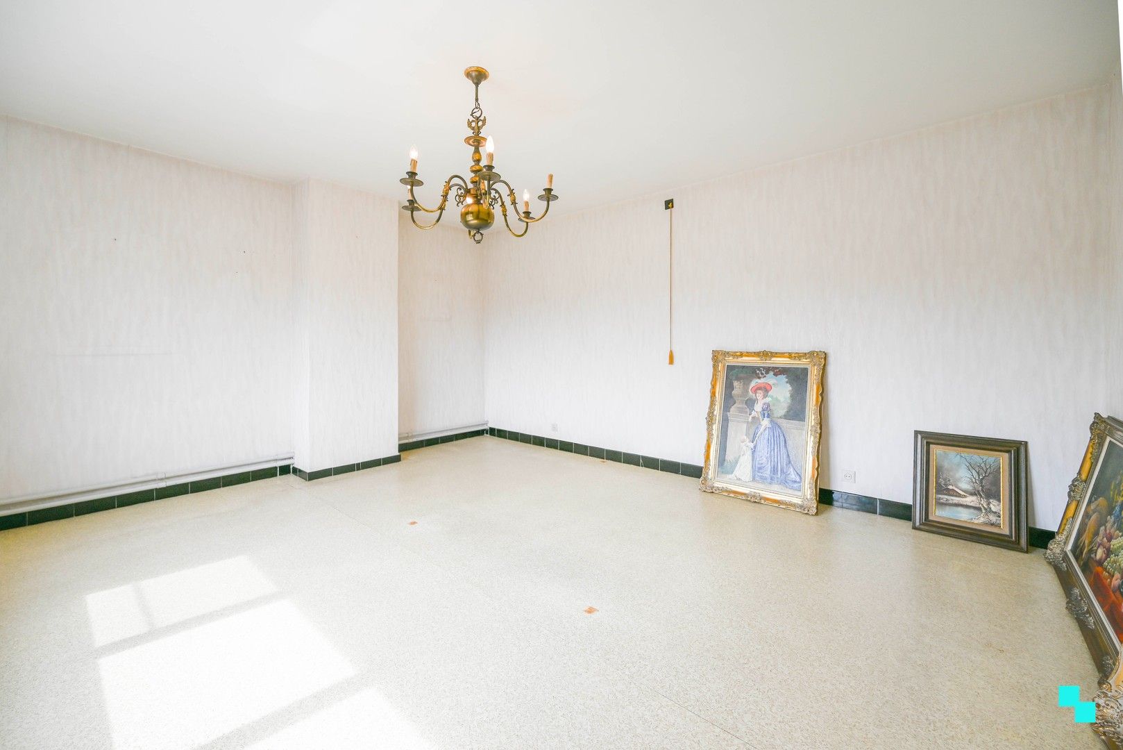 Ruime woning met garage in het centrum van Meulebeke foto 16