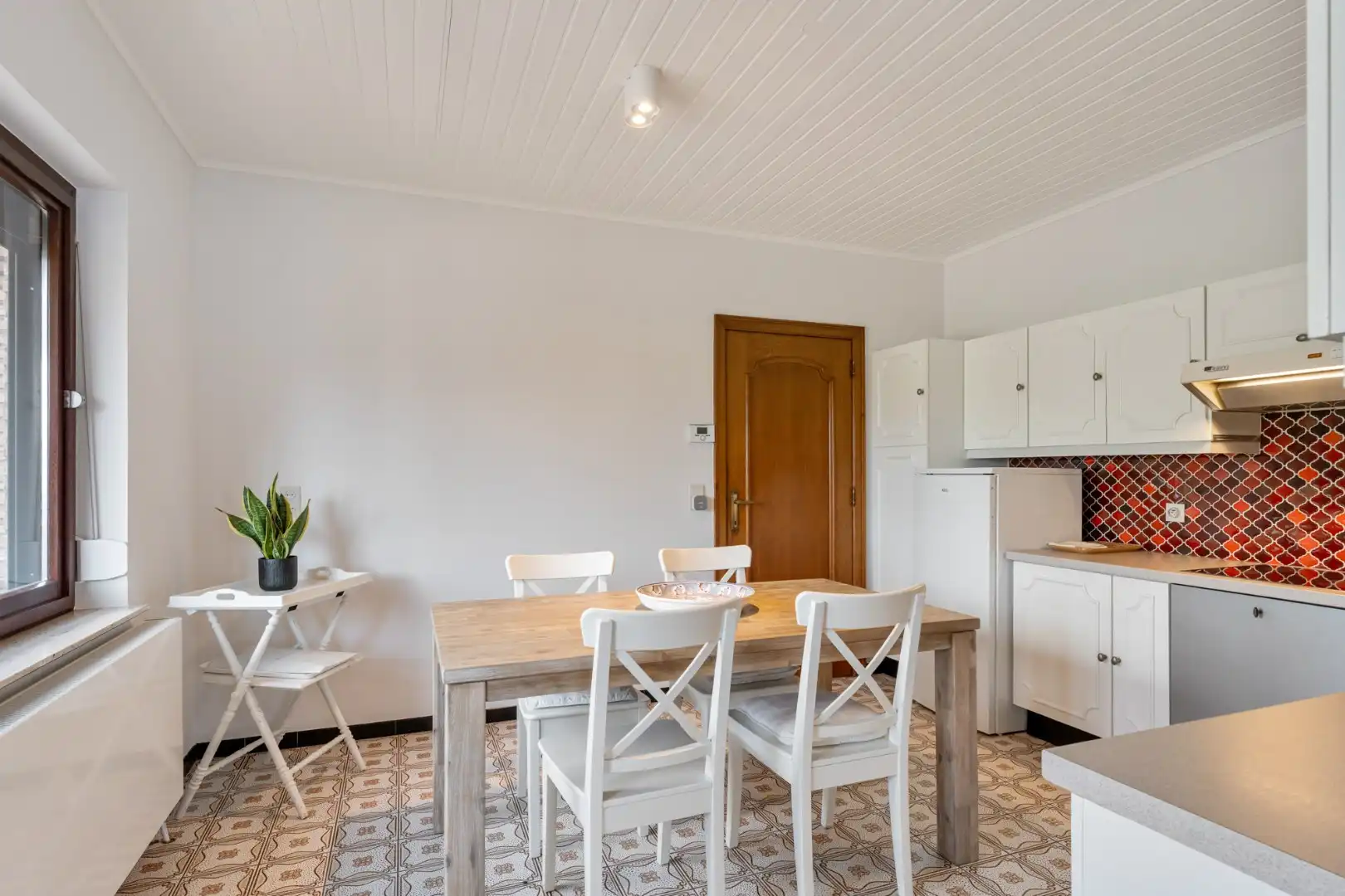 Zeer goed onderhouden gelijkvloerse gezinswoning op een riant perceel van 19a75ca op een rustige locatie te Schalkhoven, een deelgemeente van Hoeselt.  foto 26