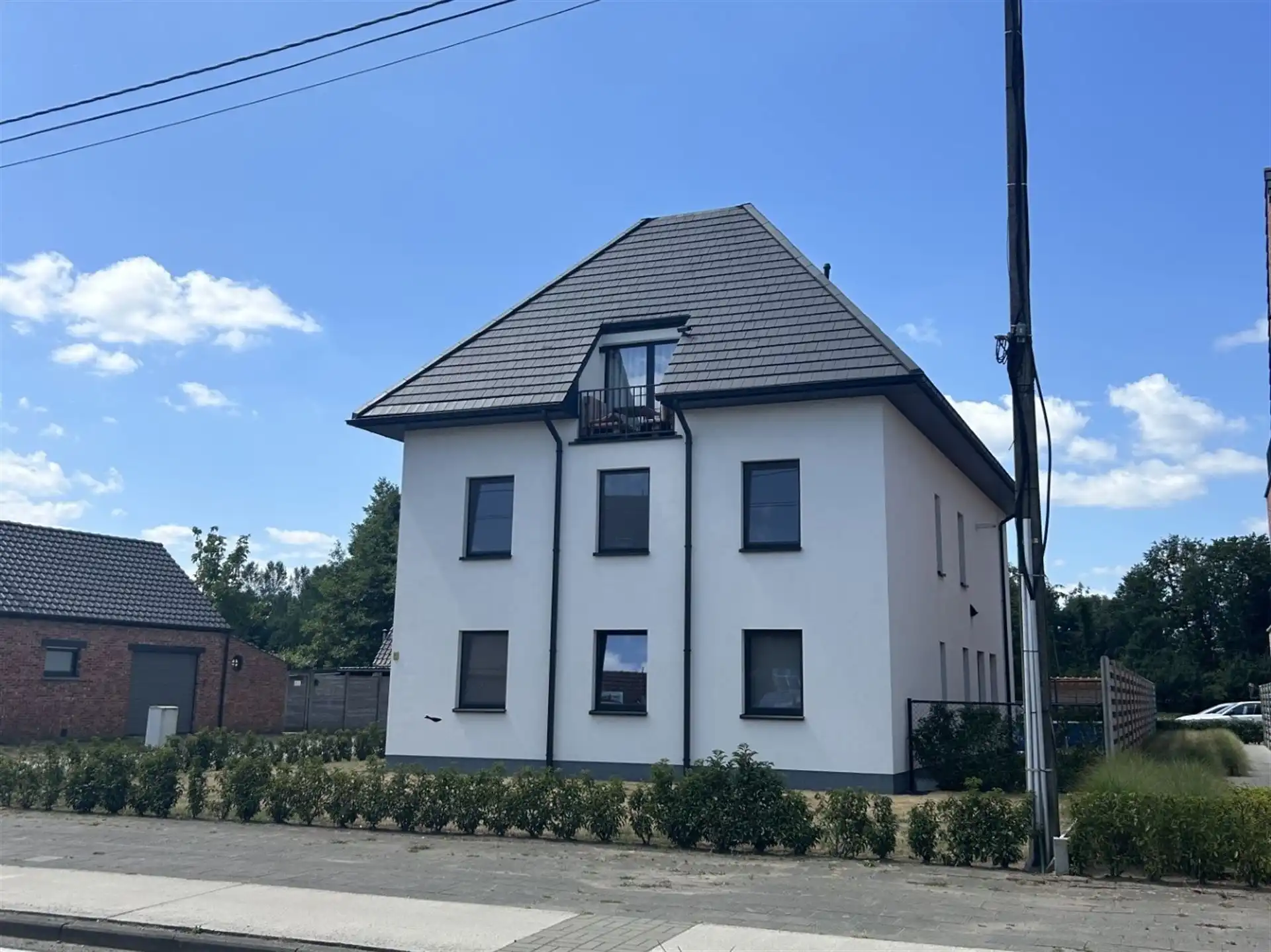 Instapklaar duplexappartement met 1 slpk en autostaanplaats! foto {{pictureIndex}}