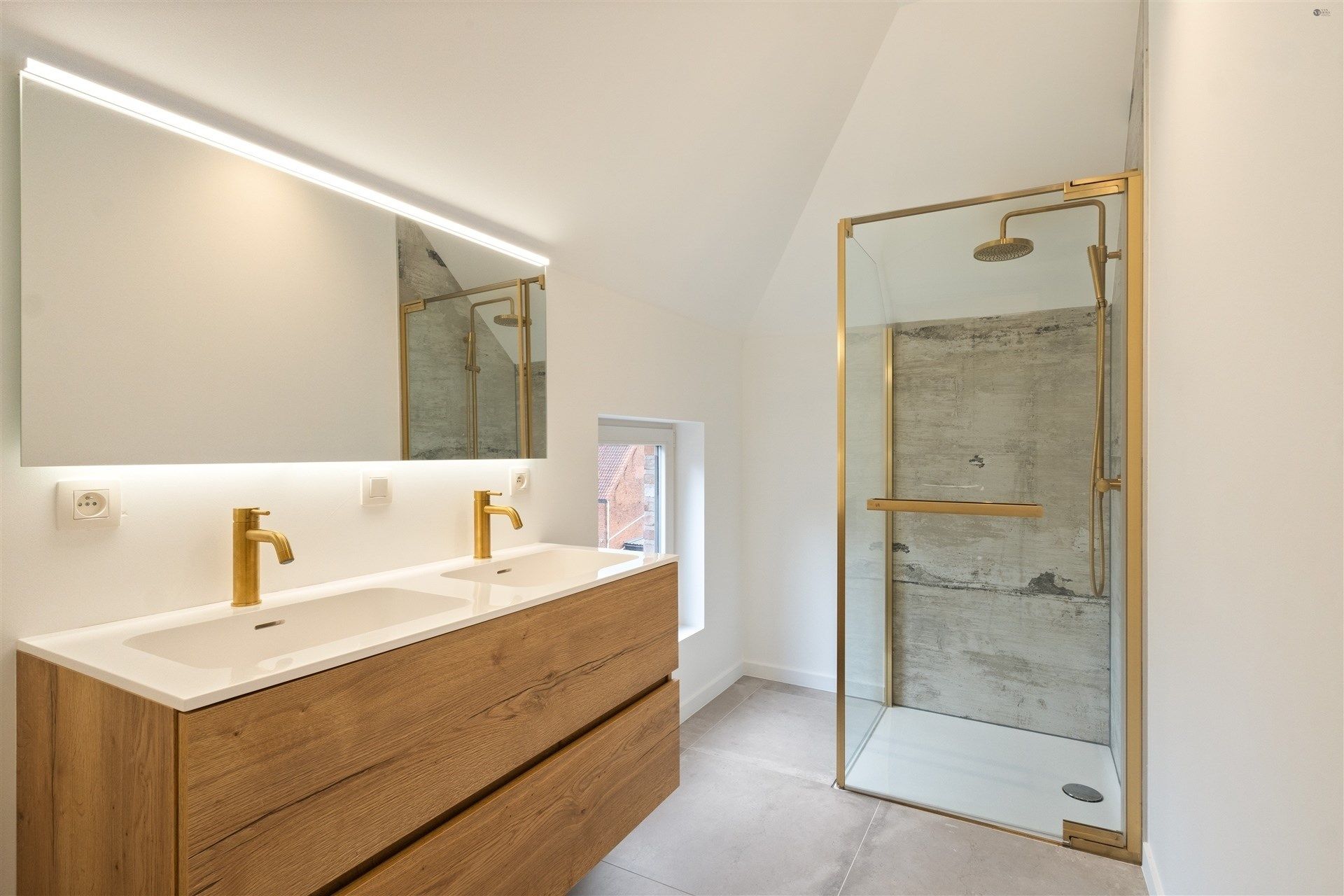 Uniek dakappartement in loftstijl foto 14