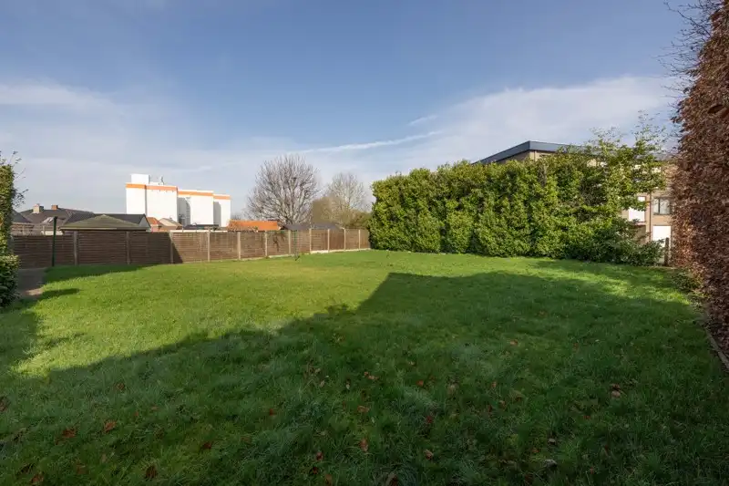 Zeer ruime en rustig gelegen villa TE KOOP in Sint-Eloois-Vijve! foto 26