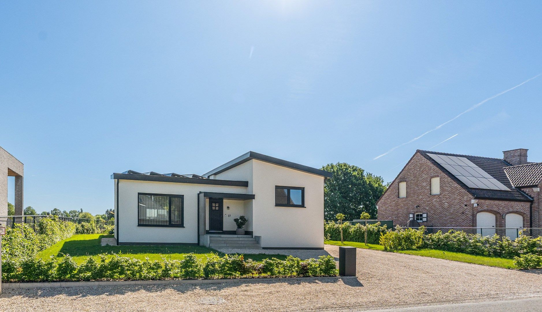 Stijlvolle designwoning met A-label in residentiële woonwijk. foto {{pictureIndex}}