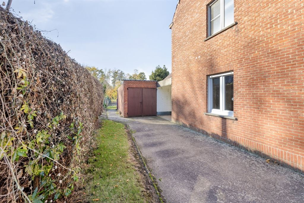 Knappe, te renoveren, woning op een gunstige locatie te Aarschot!  foto 22