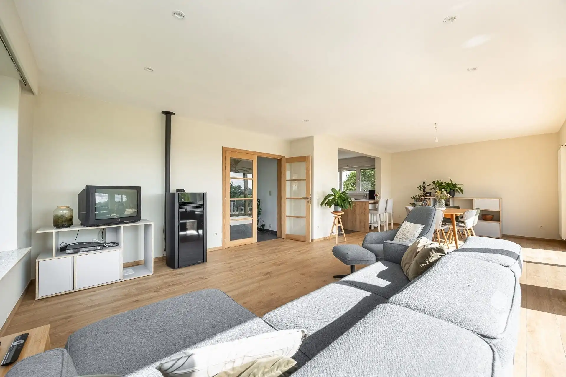 Gerenoveerde woning met prachtig zicht over de velden foto 6