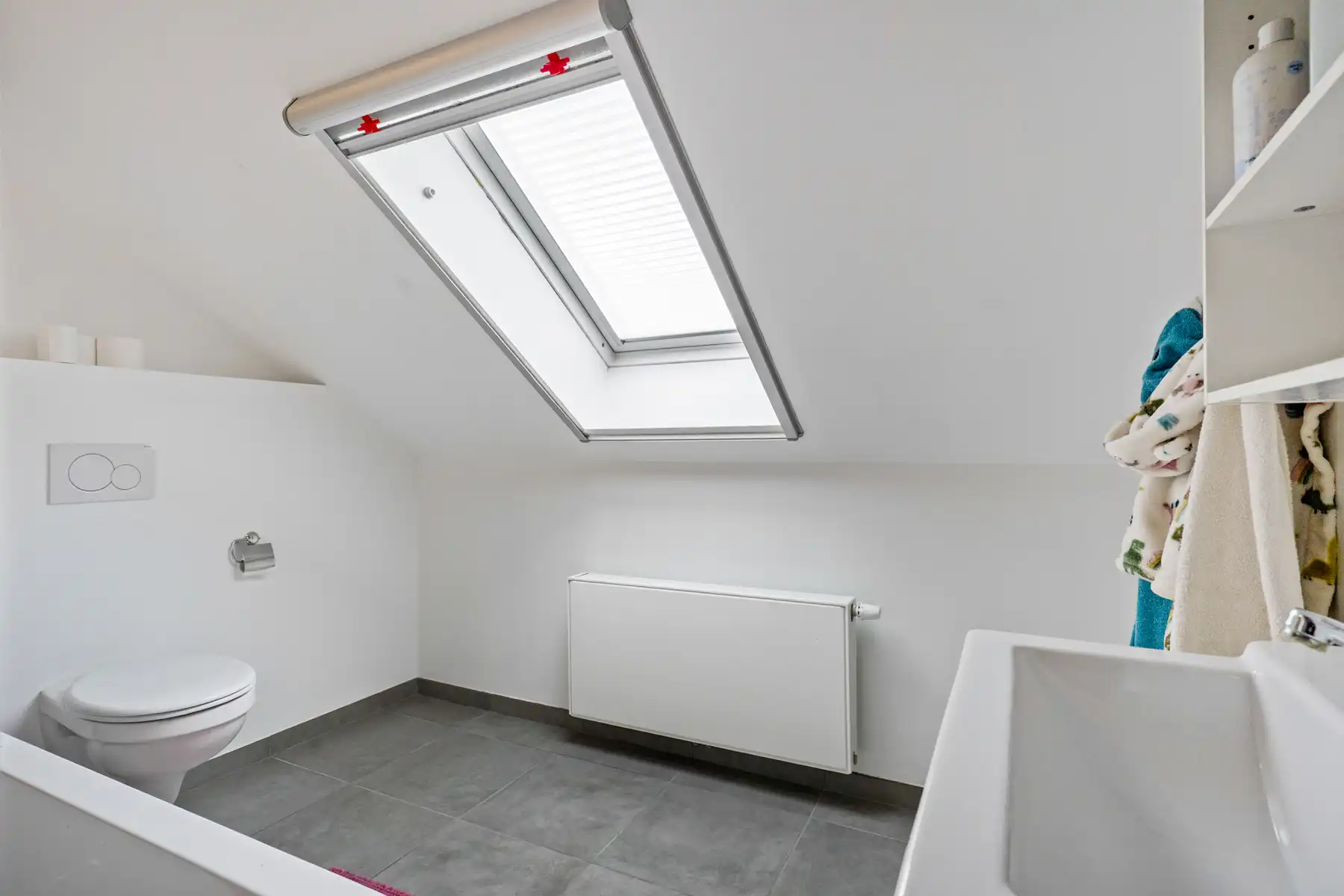 Villa met 5 slpk, 2 badkamers, ruime tuin, garage en kelder foto 21