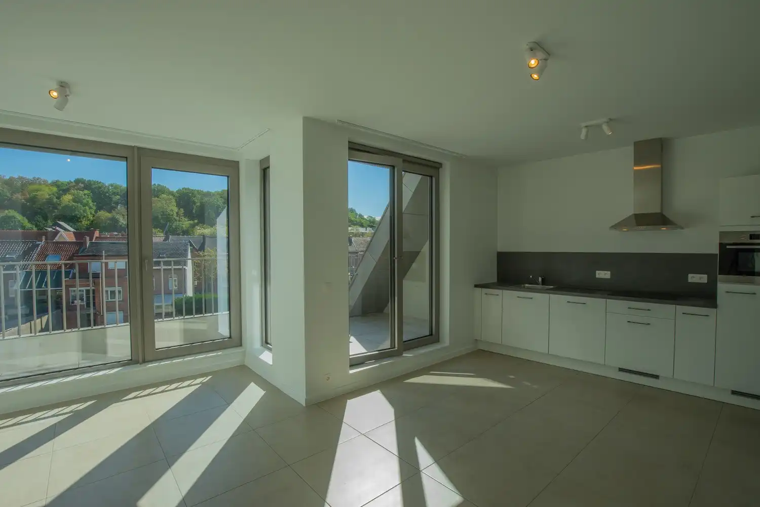 Energiezuinig dakappartement met 1 slaapkamer, aparte dressing/bureau, terras en ondergrondse staanplaats in Residentie Luster foto 2