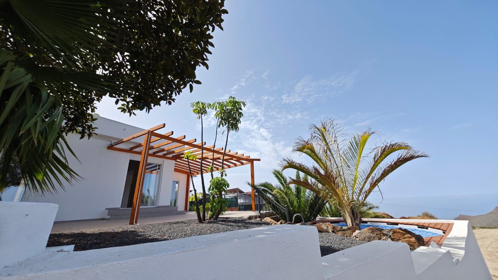 Ruime woning op toplocatie! foto 2