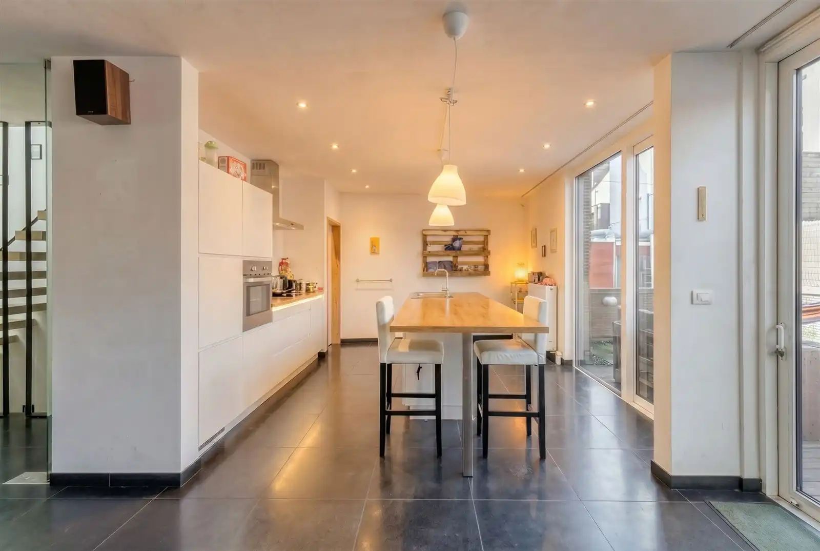 Unieke moderne triplex appt  met ruime garage op toplocatie in een steegje van de Kouter foto 8