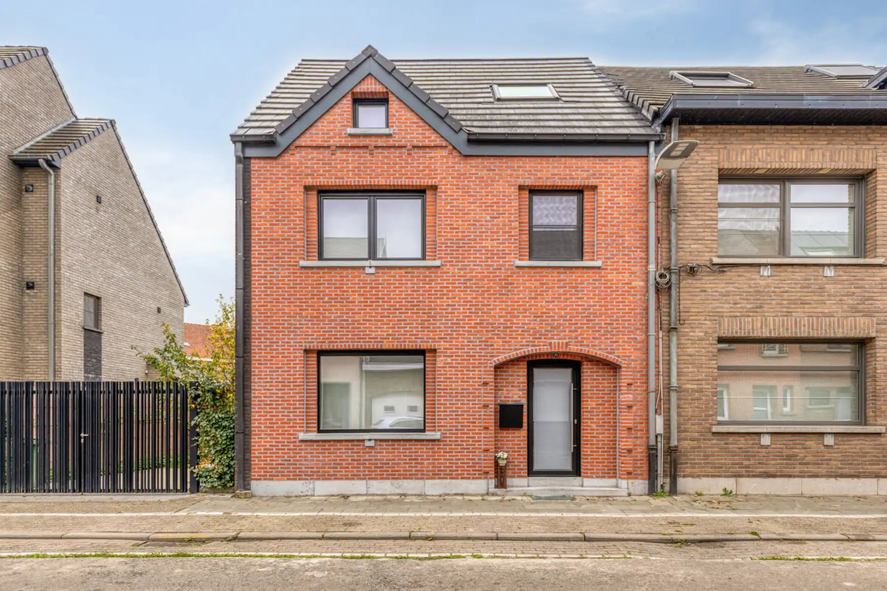 IN OPTIE - Energiezuinige EPC-A HOB met garage, pal bij centrum Lebbeke foto {{pictureIndex}}