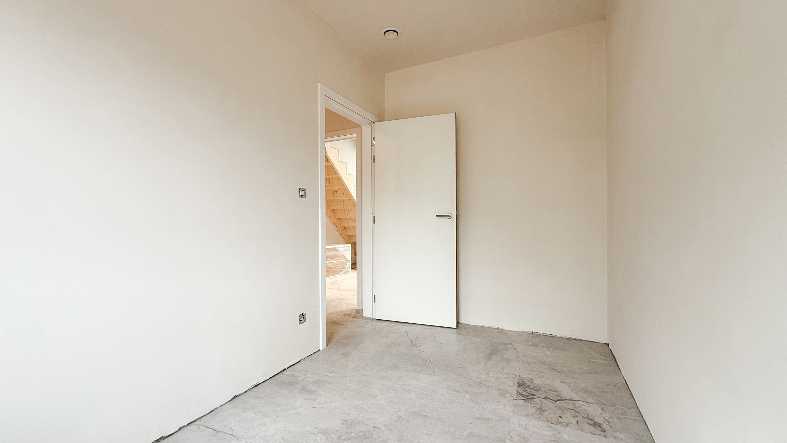Goed gelegen recente nieuwbouwwoning met 3 slpkm en tuin! foto 23