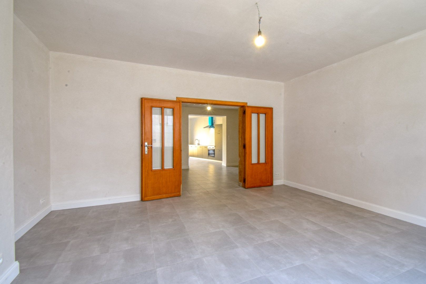 Instapklare gerenoveerde rijwoning in het centrum van Gistel foto 3