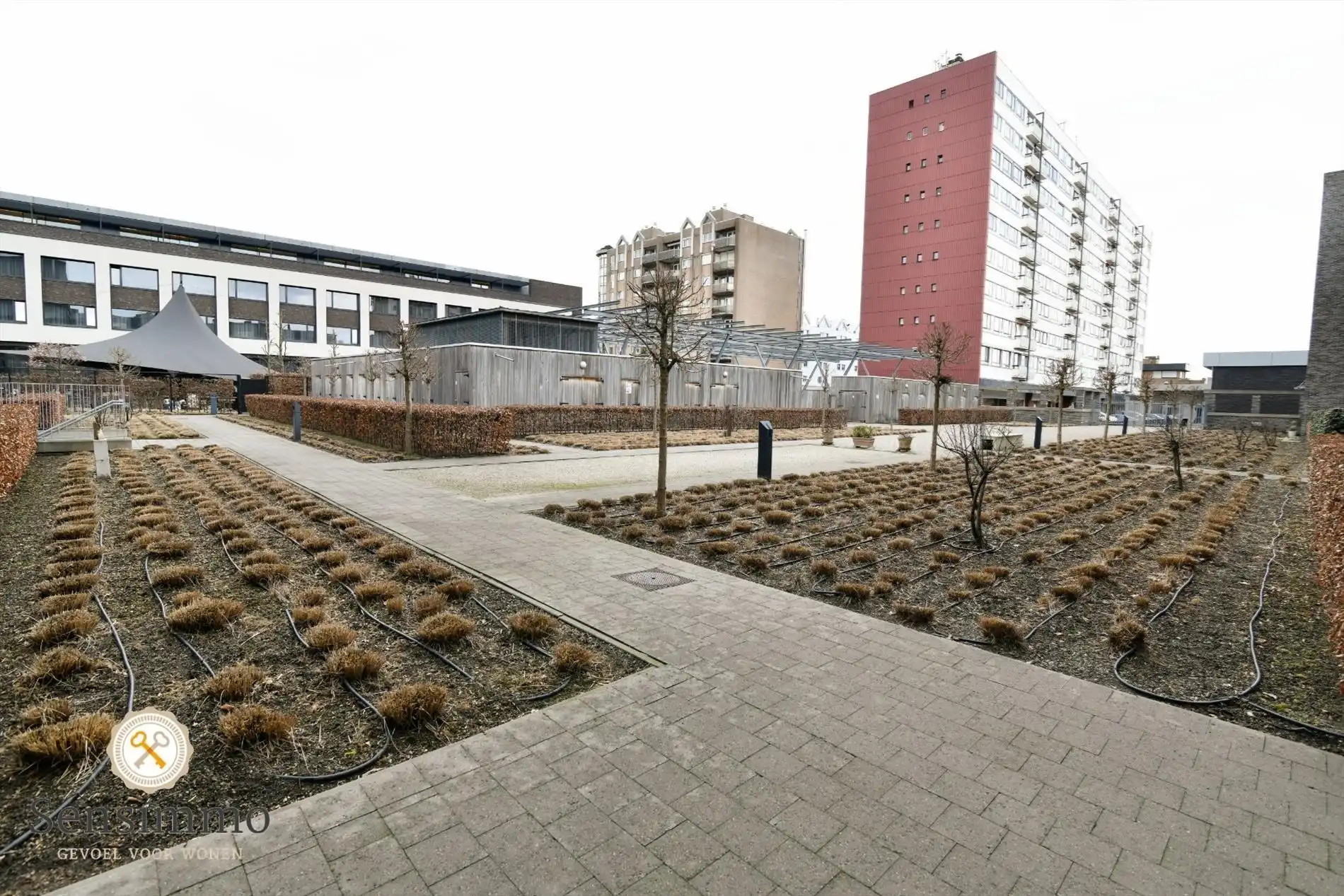 Modern éénslaapkamerappartement met prive parking Stadsplein Genk foto 17