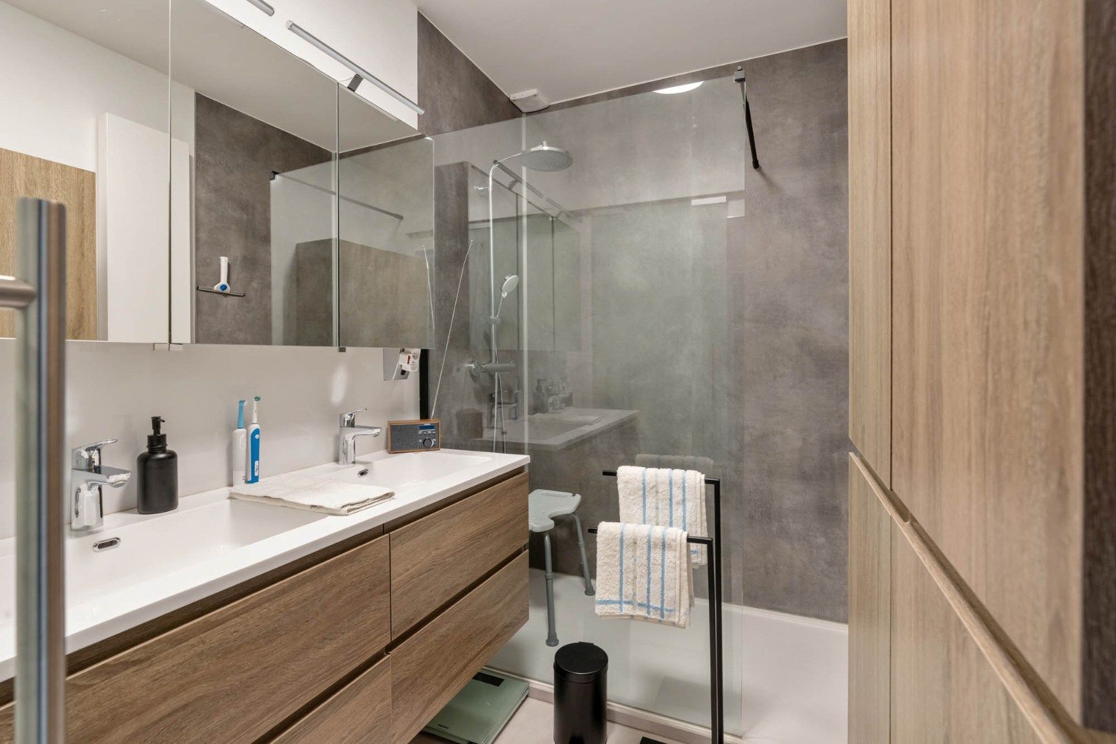 Comfortabel investeringsappartement met 2 slaapkamers en garage, in dorpskern foto 11