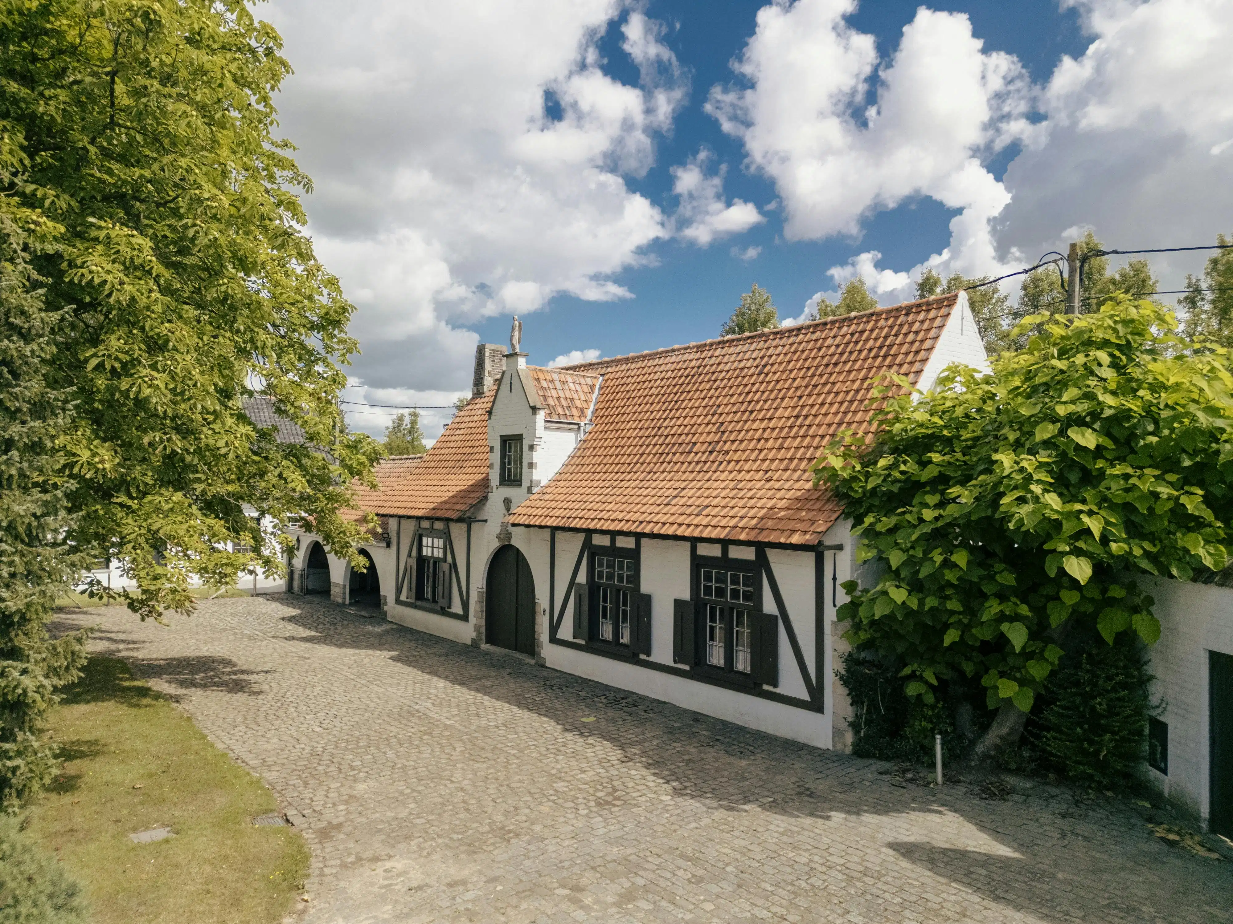 Unieke villa met vijver te koop aan de rand van Roeselare foto 21