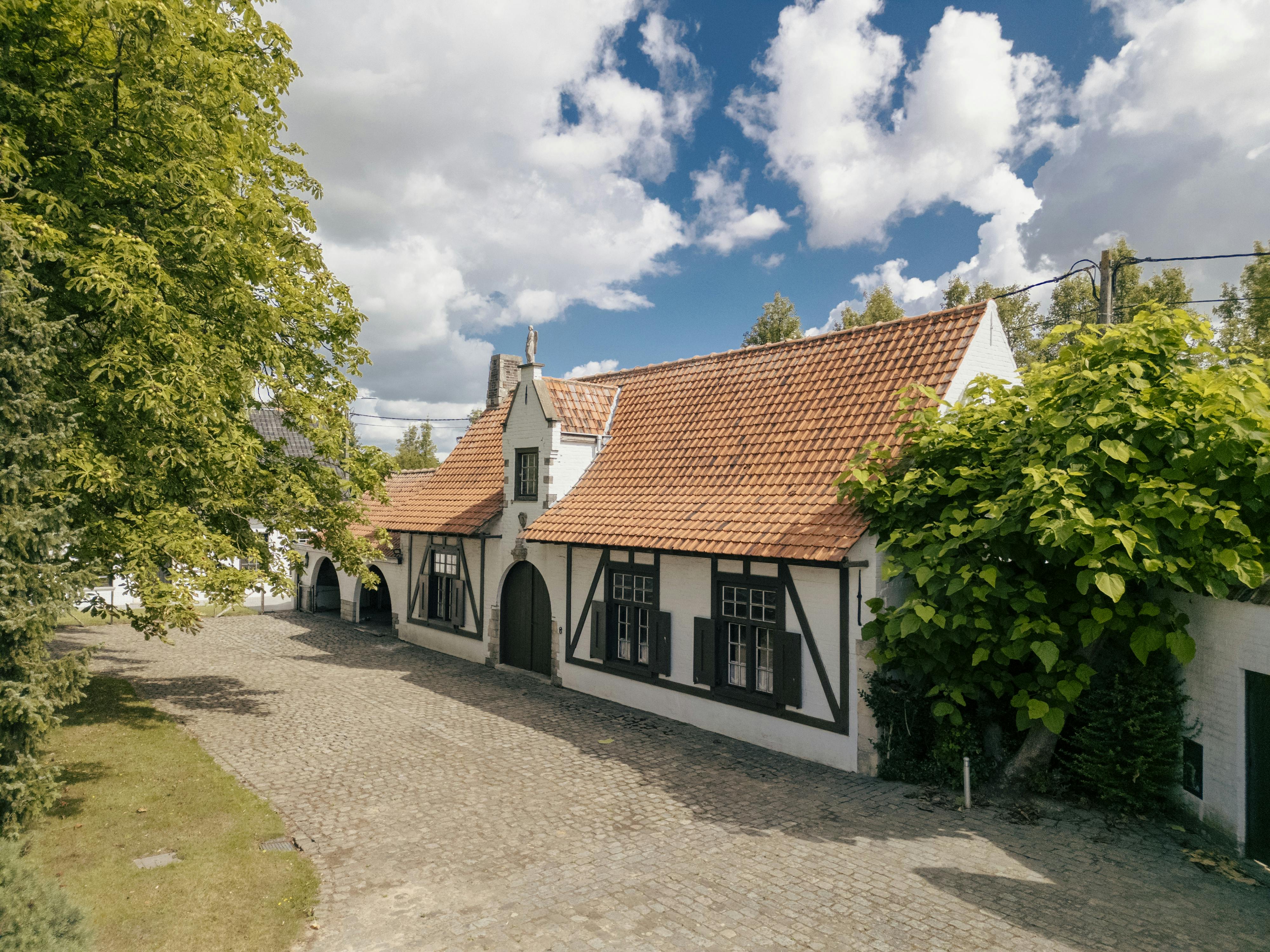 Unieke villa met vijver te koop aan de rand van Roeselare foto 23