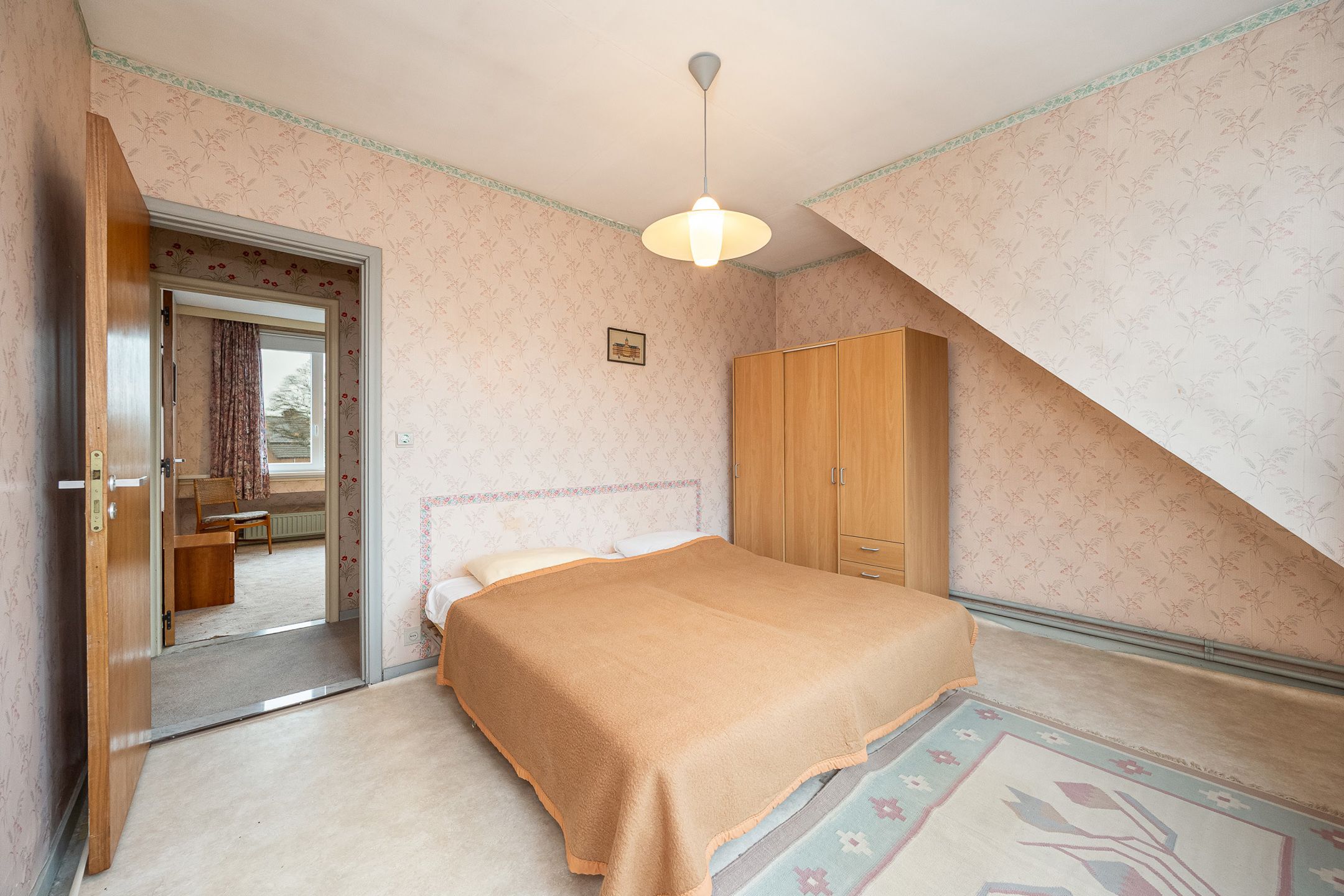 Solide te renoveren woning op top locatie foto 20