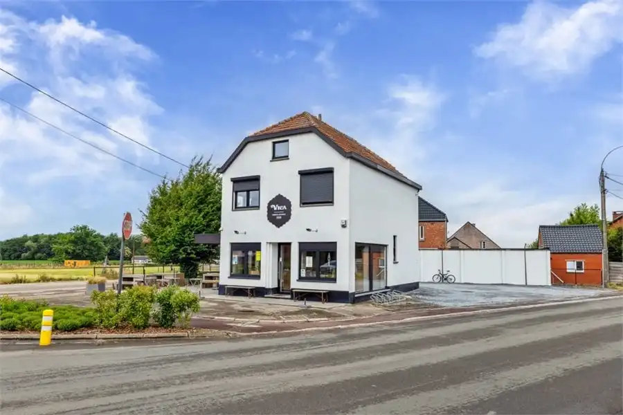 INTERESSANTE OPBRENGSTEIGENDOM MET HANDELSRUIMTE EN APPARTEMENT foto 5