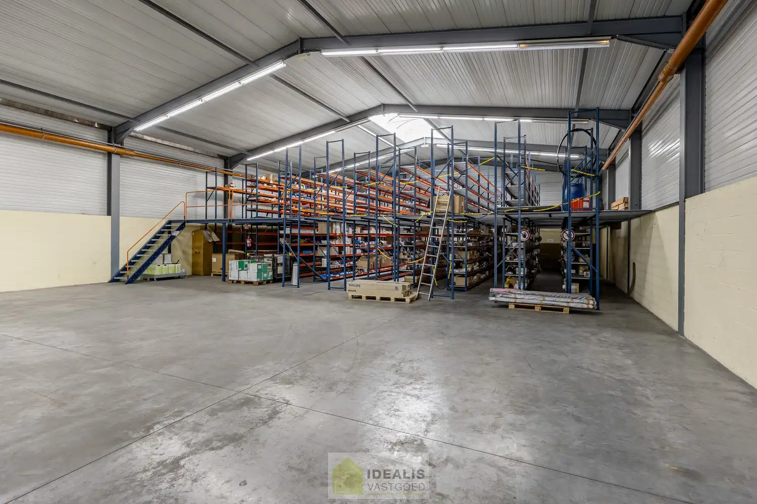 IDEALIS VASTGOED – Industrieel bedrijfsgebouw van maar liefst +-5000m² bruikbare oppervlakte, bestaande uit bedrijfshallen, kantoor- en vergaderruimtes en een appartement met een centrale ligging op industrieterrein Genk Zuid op een perceel van 10.326m² (1,03 hectare). foto 26