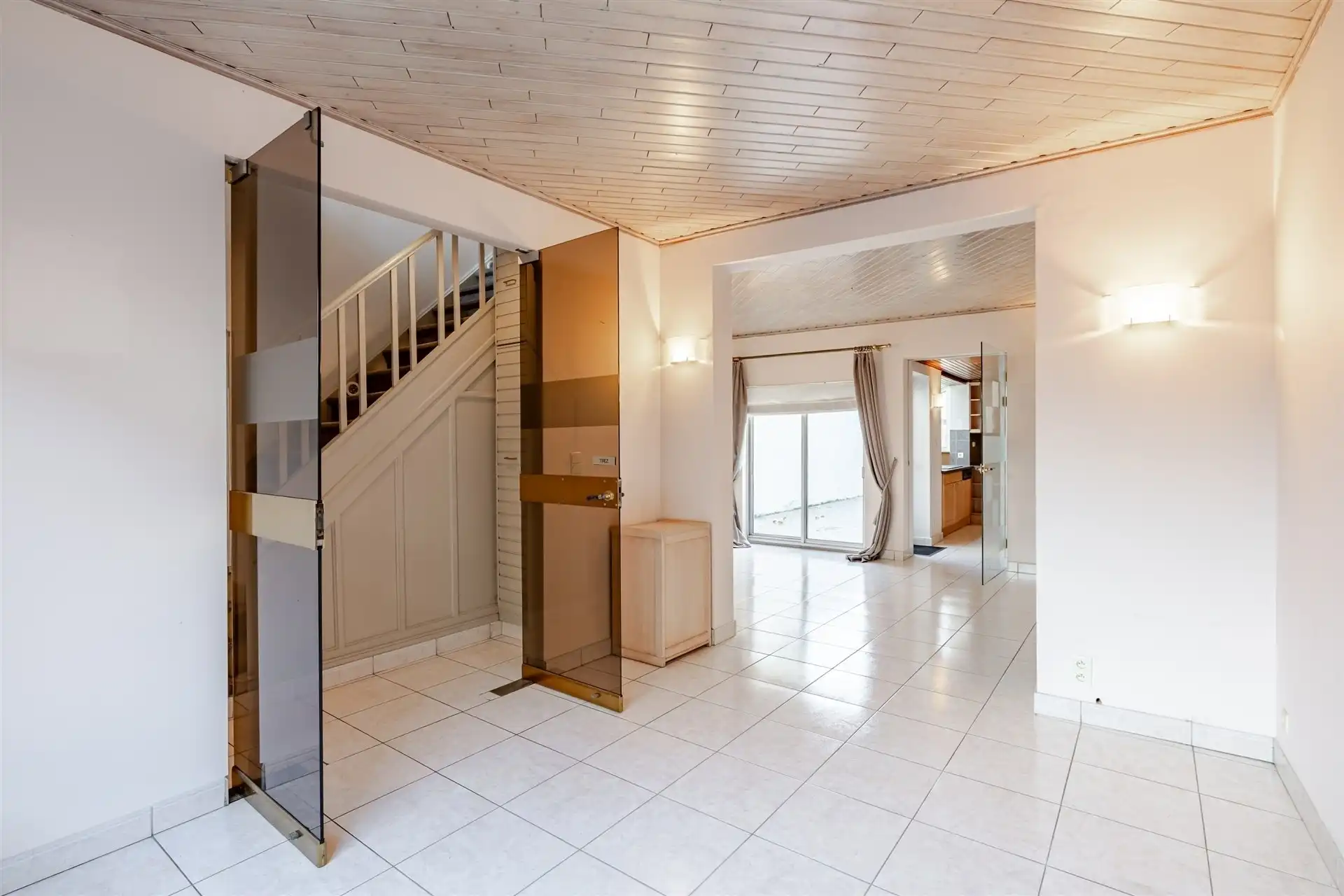 Gezellige rijwoning met uitzonderlijke grote tuin in hartje Schellebelle foto 4