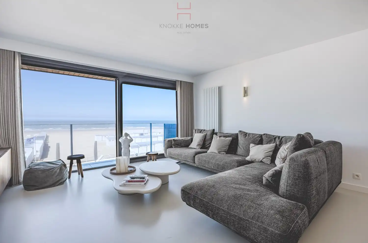 Mooi gerenoveerd vakantie-appartement op de zeedijk in Duinbergen foto 2