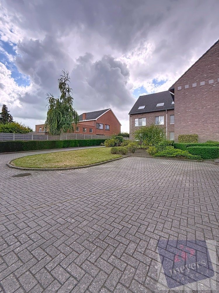Ruim appartement met garagebox in Bilzen-Schoonbeek foto 19