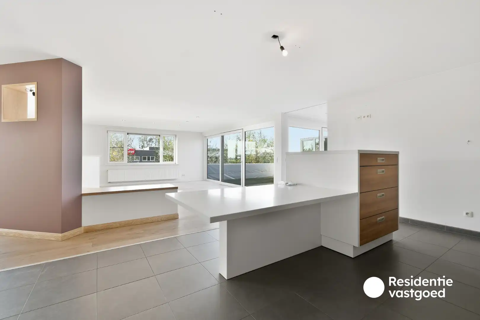 Zeer ruim en modern appartement te huur in Eernegem foto 6