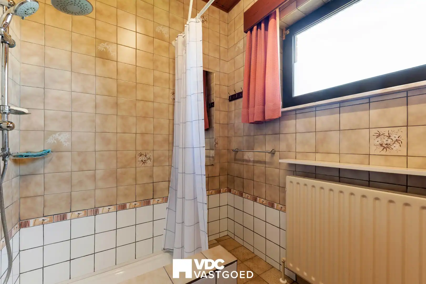 Ruime gelijkvloerse woning op een perceel van bijna 10 are foto 24