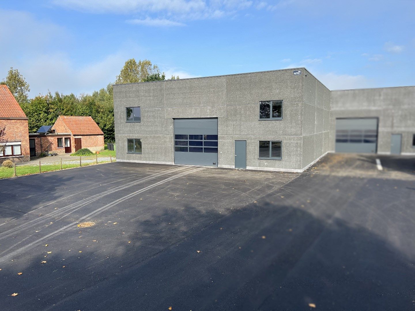 Moderne industriële hangar uit 2022 van 648m²  foto 1