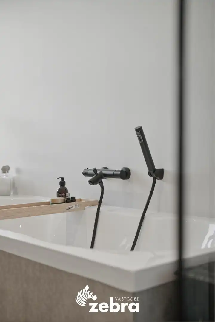 Ruime energiezuinige gezinswoning met tuin op centrale ligging! foto 16