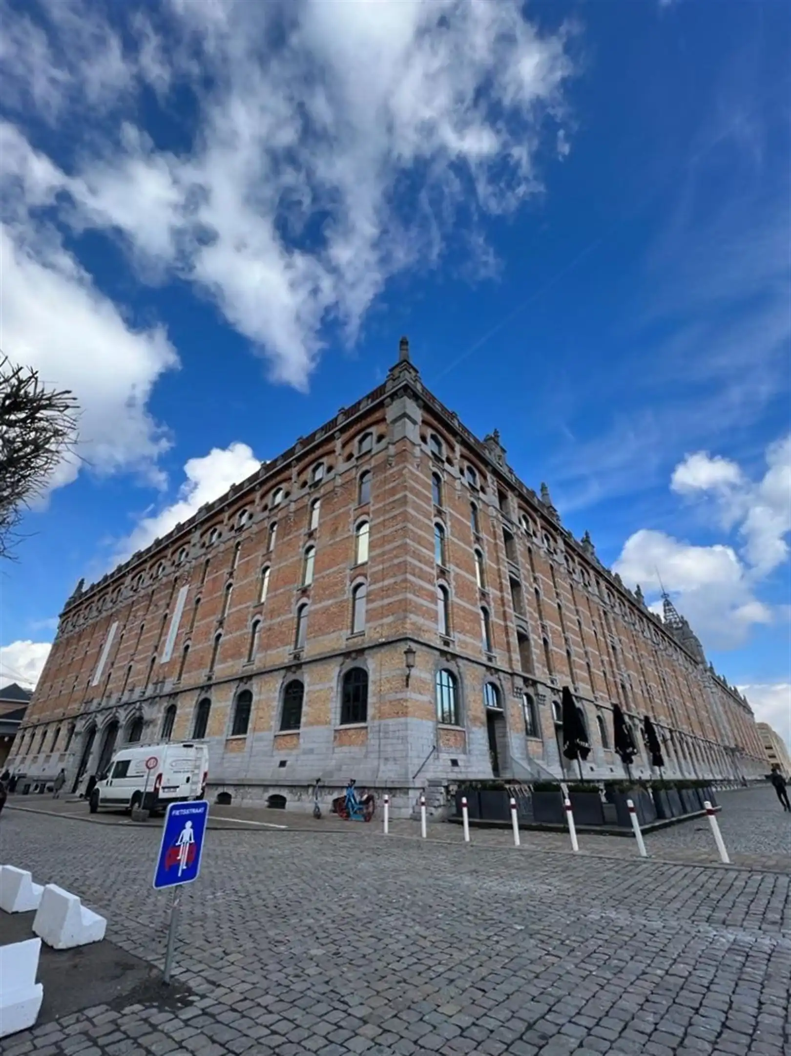 ROYAL DEPOT - TOUR & TAXIS: vanaf 348m² foto 2